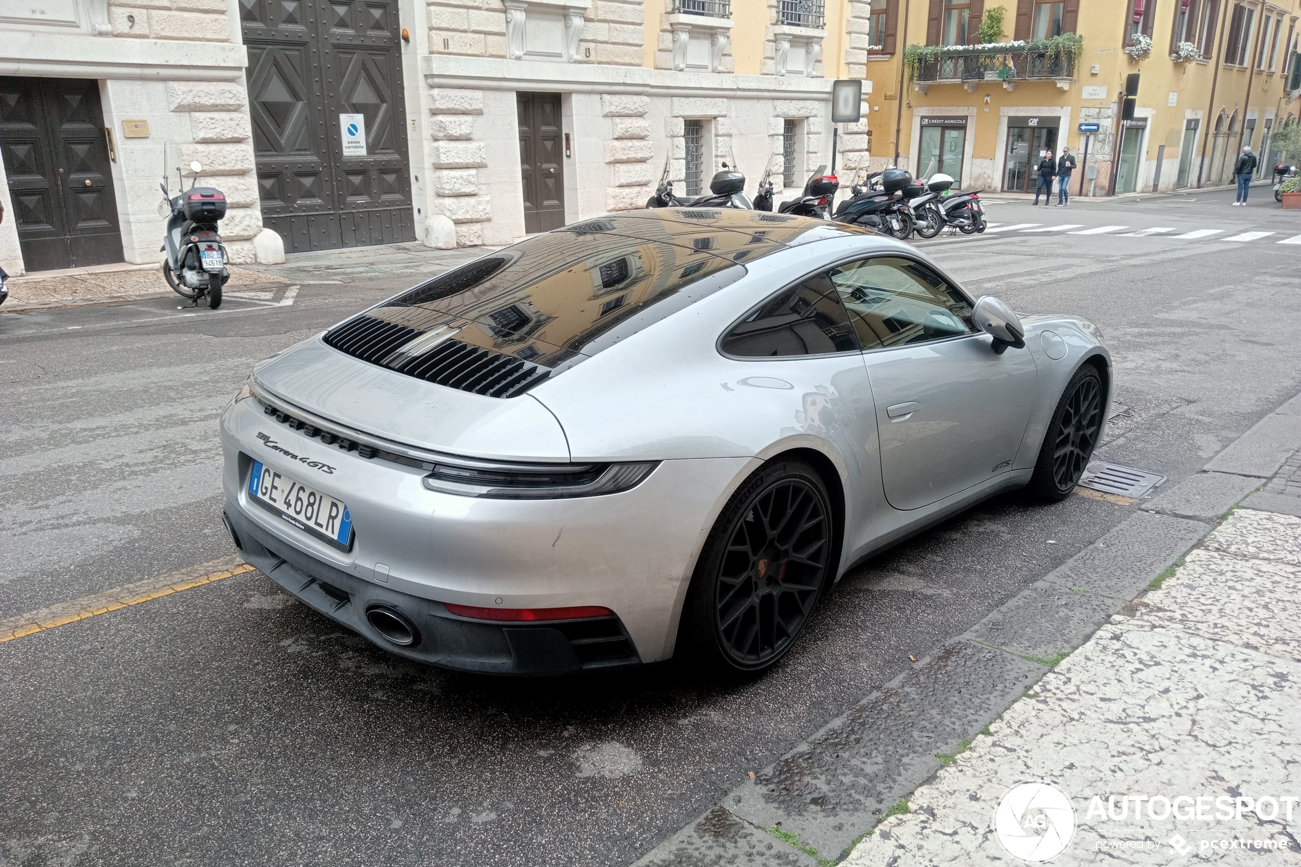 Porsche 992 Carrera 4 GTS