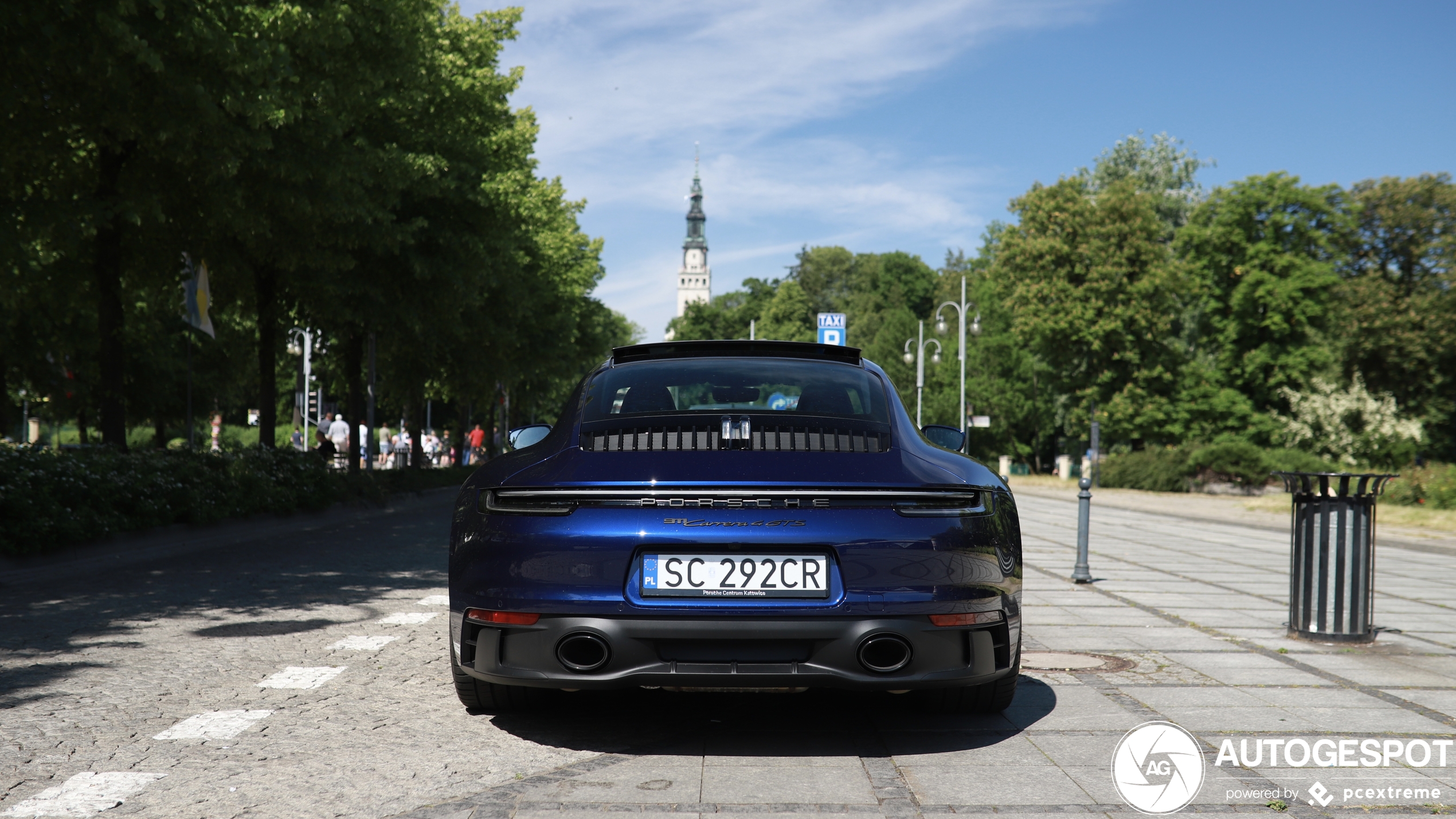 Porsche 992 Carrera 4 GTS