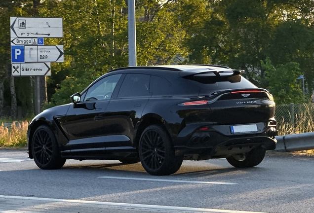 Aston Martin DBX707