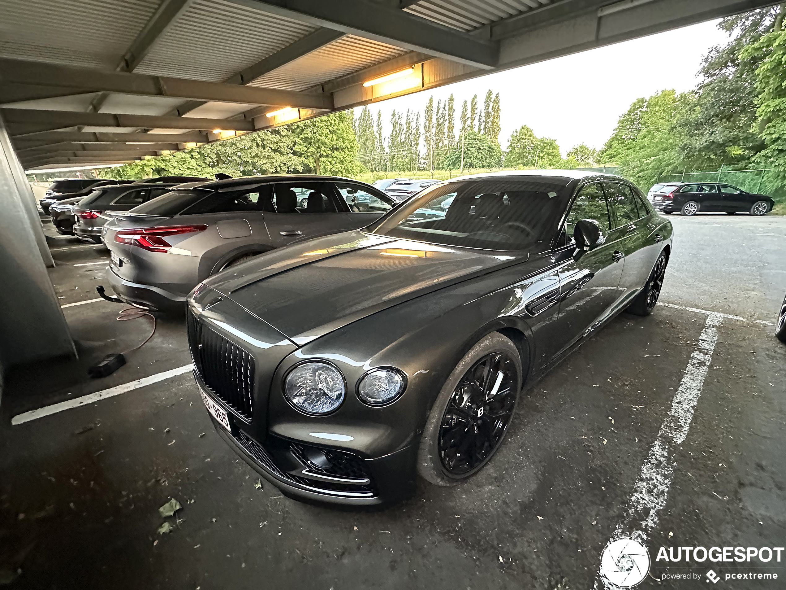 Bentley Flying Spur Hybrid S