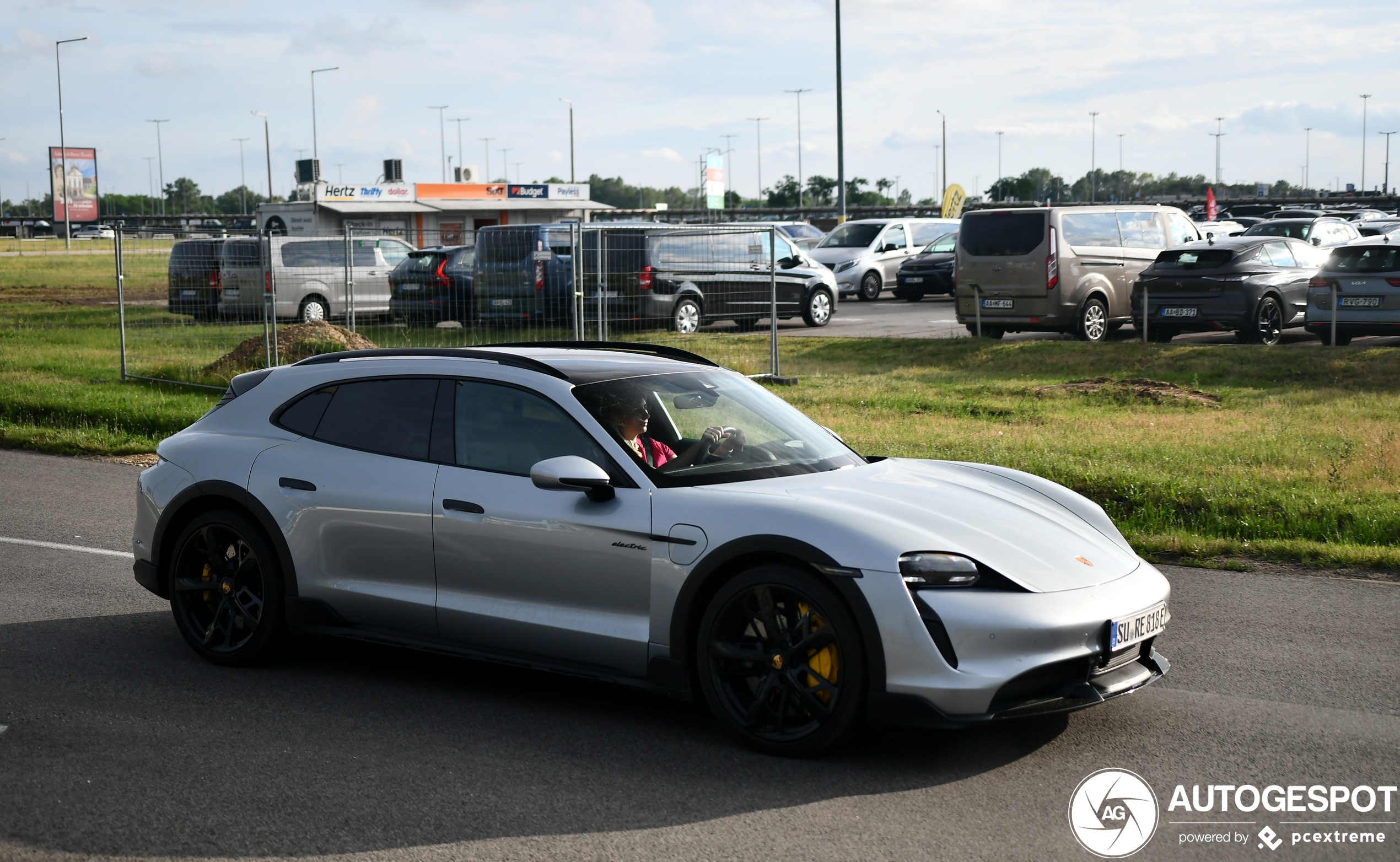 Porsche Taycan Turbo S Cross Turismo