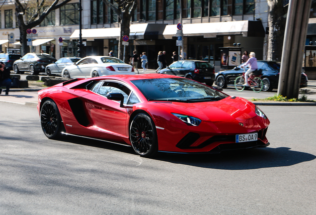 Lamborghini Aventador S LP740-4