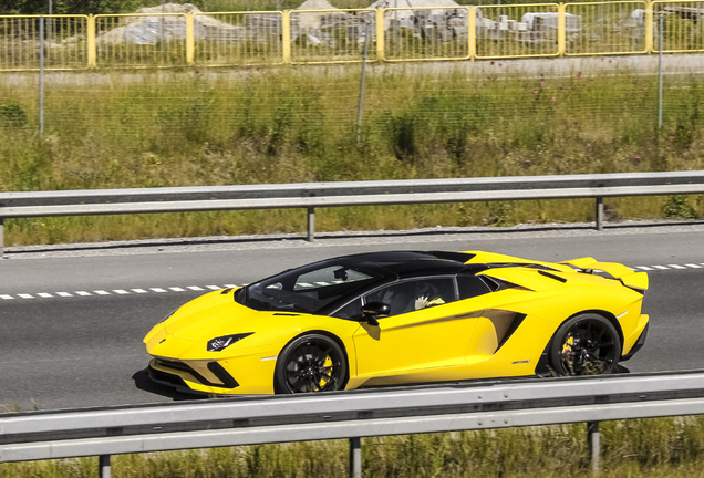 Lamborghini Aventador S LP740-4 Roadster