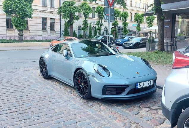 Porsche 992 Carrera 4 GTS