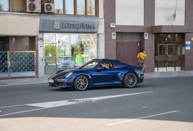 Porsche 992 Carrera 4S