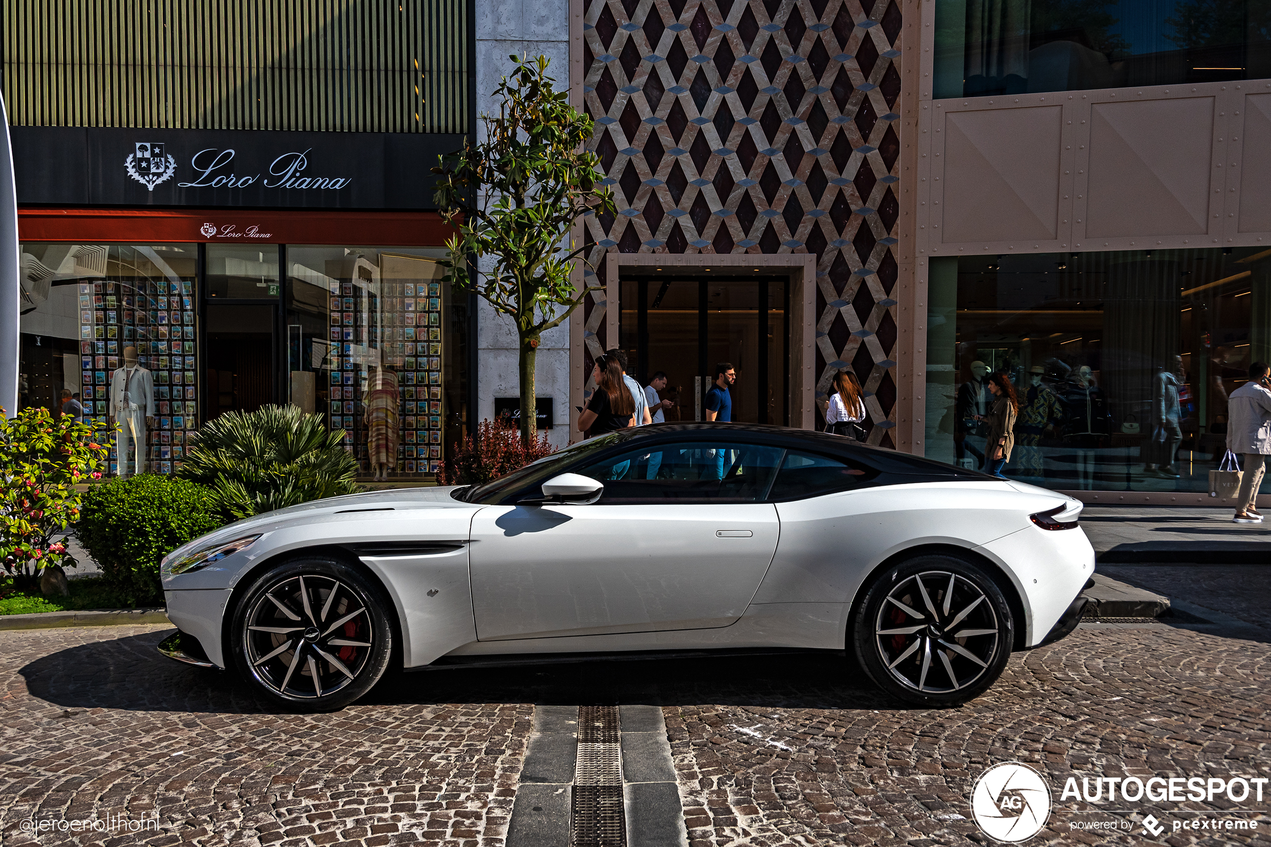 Aston Martin DB11