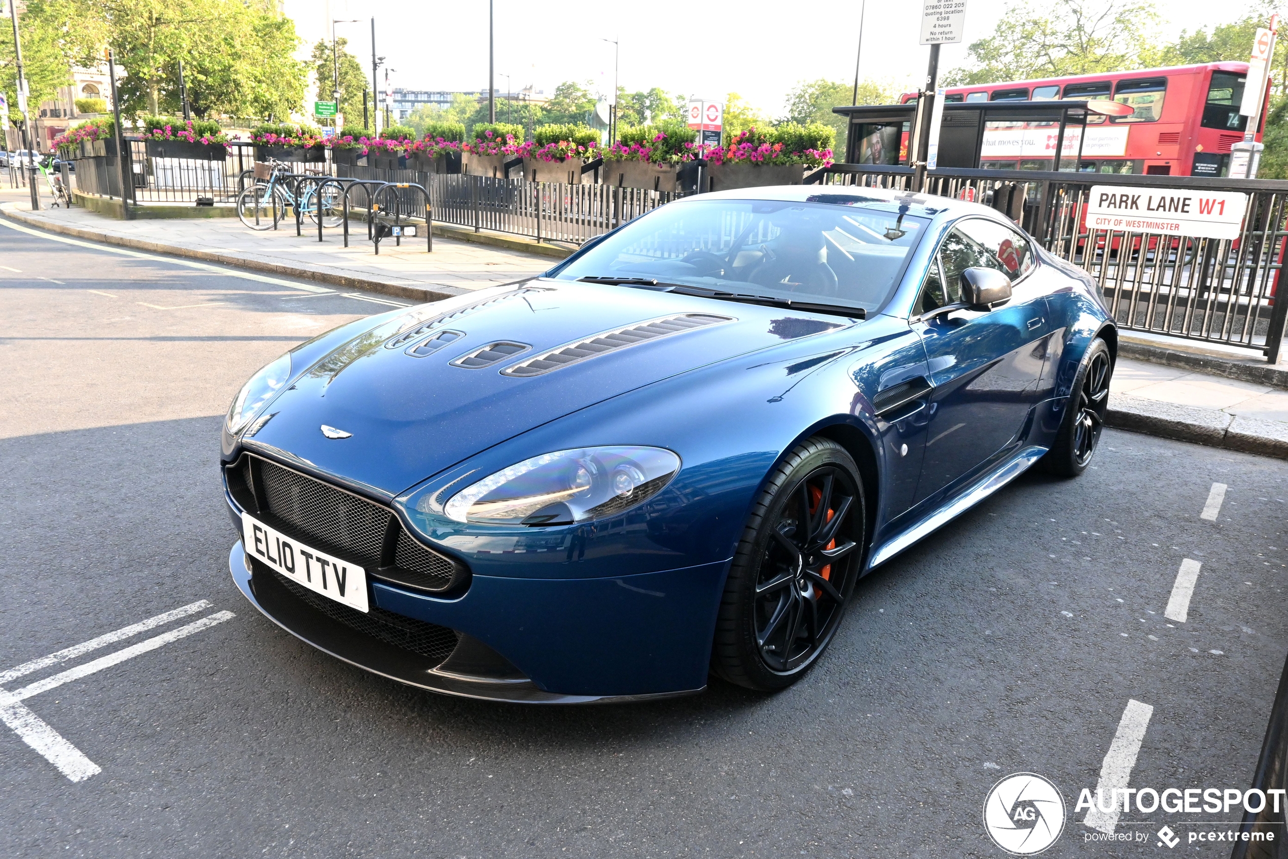 Aston Martin V12 Vantage S