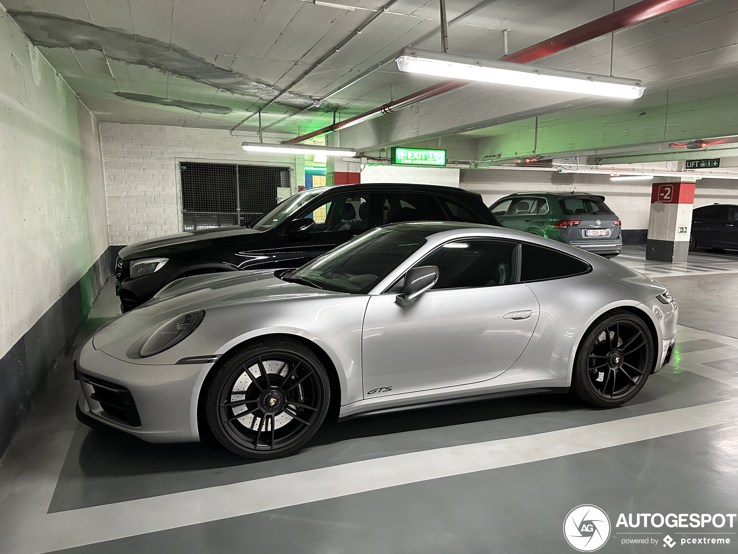 Porsche 992 Carrera 4 GTS