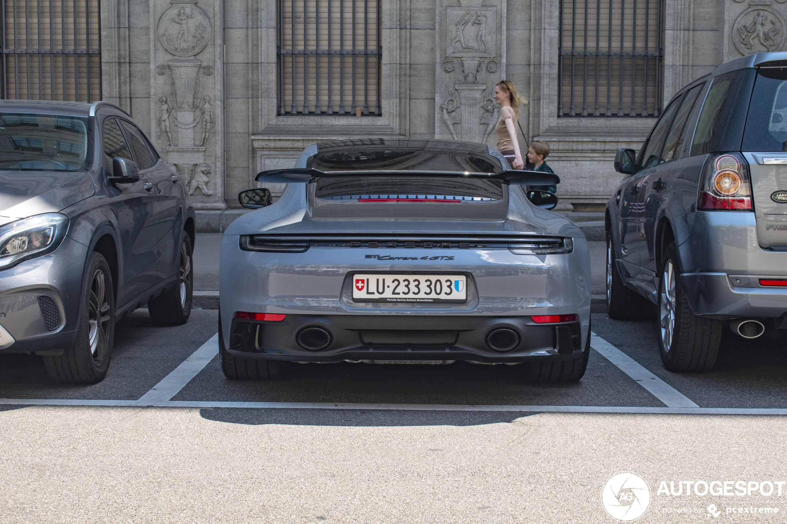 Porsche 992 Carrera 4 GTS