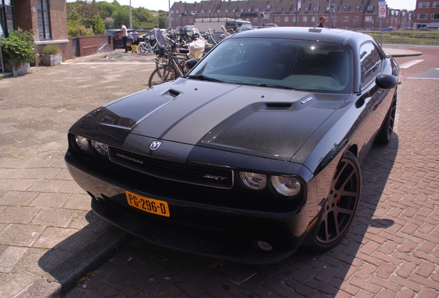 Dodge Challenger SRT-8