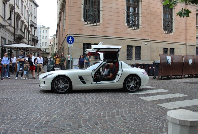 Mercedes-Benz SLS AMG