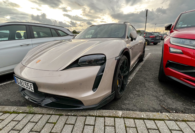 Porsche Taycan Turbo S Cross Turismo