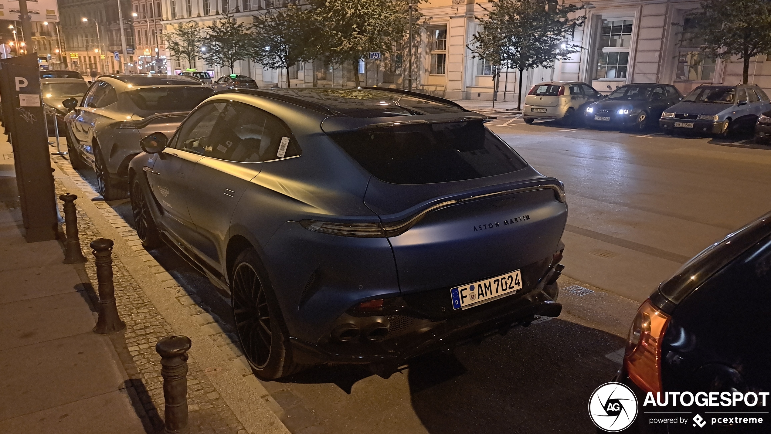 Aston Martin DBX707