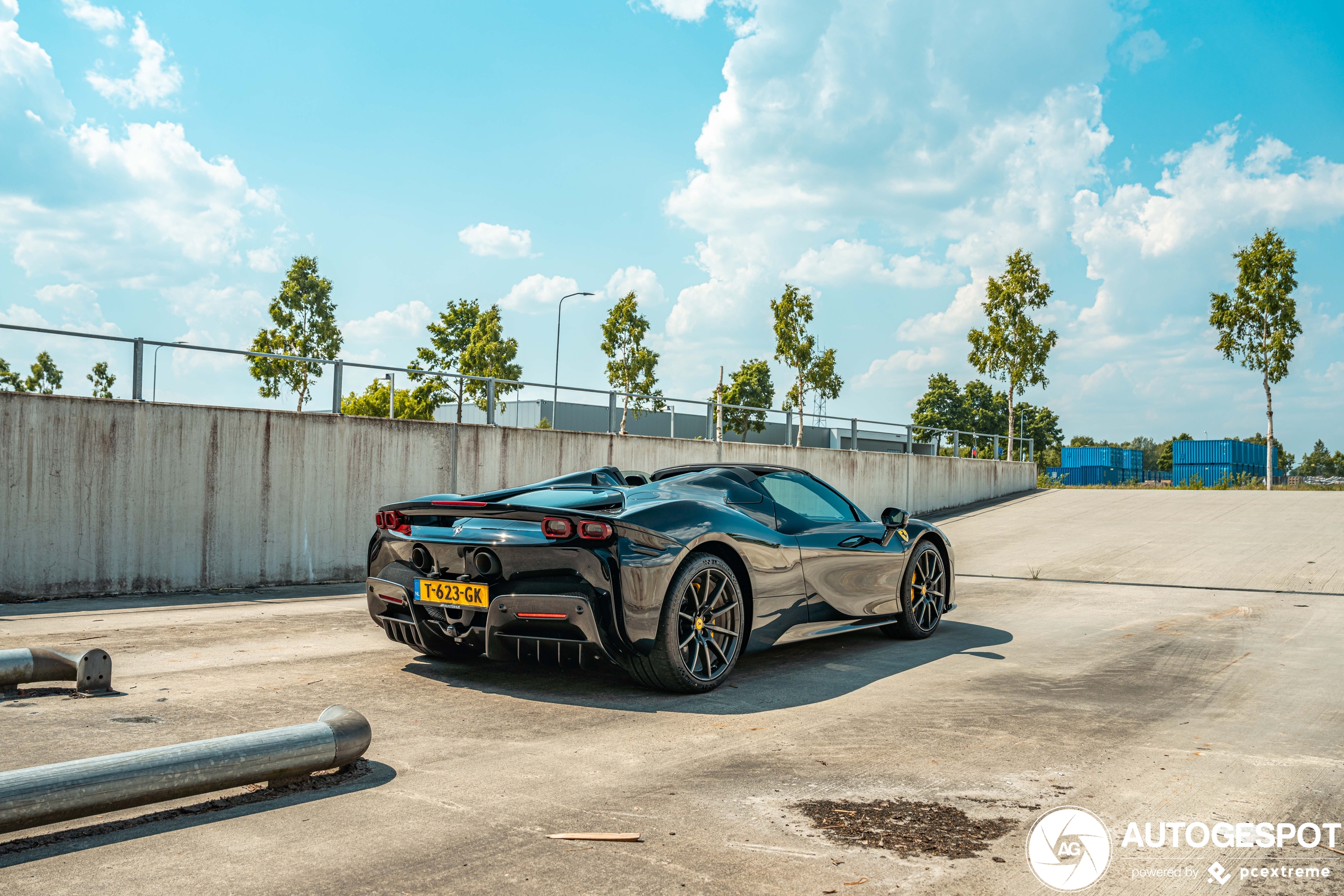 Ferrari SF90 Spider schittert in Drentse zon