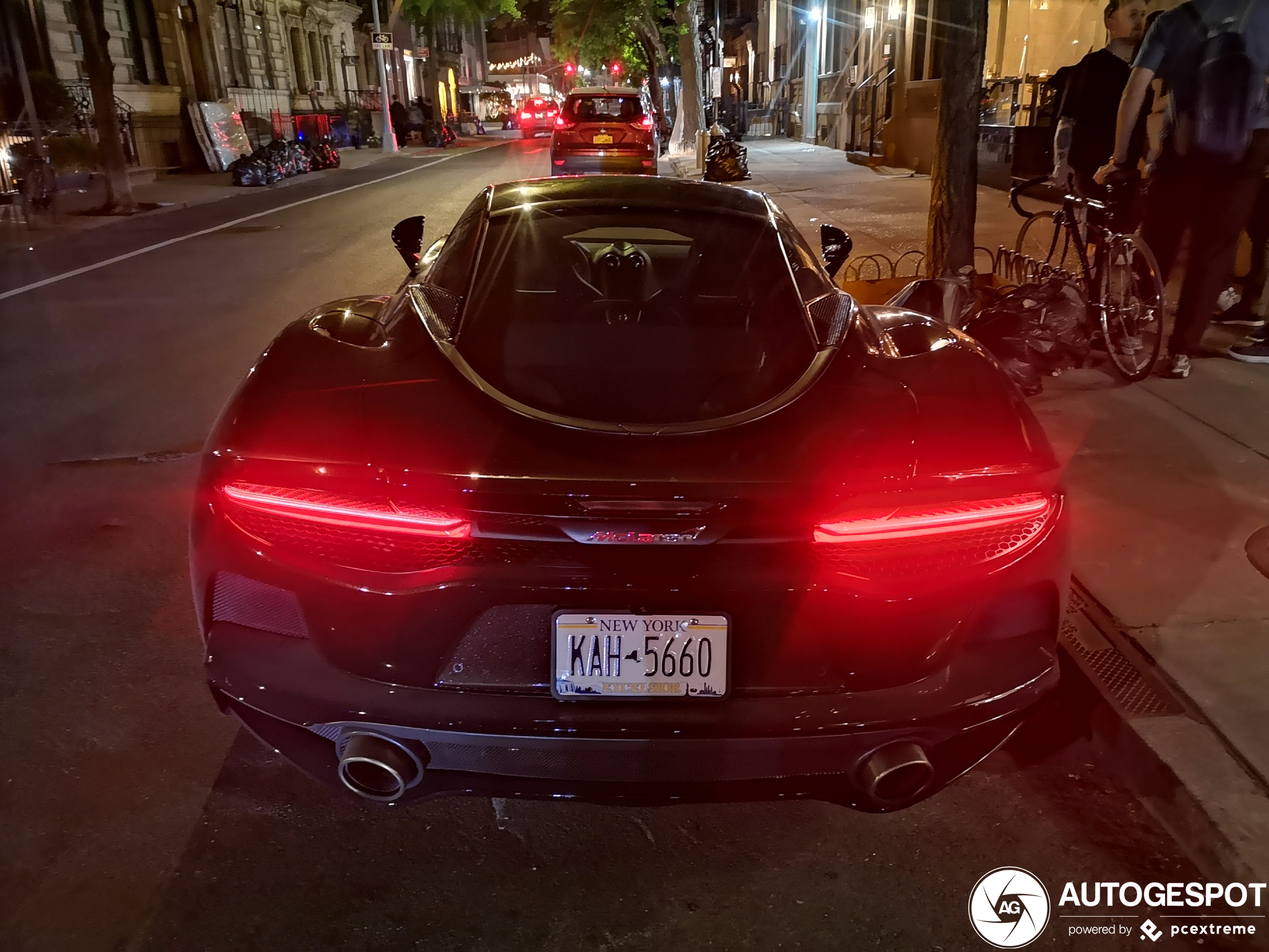 McLaren GT