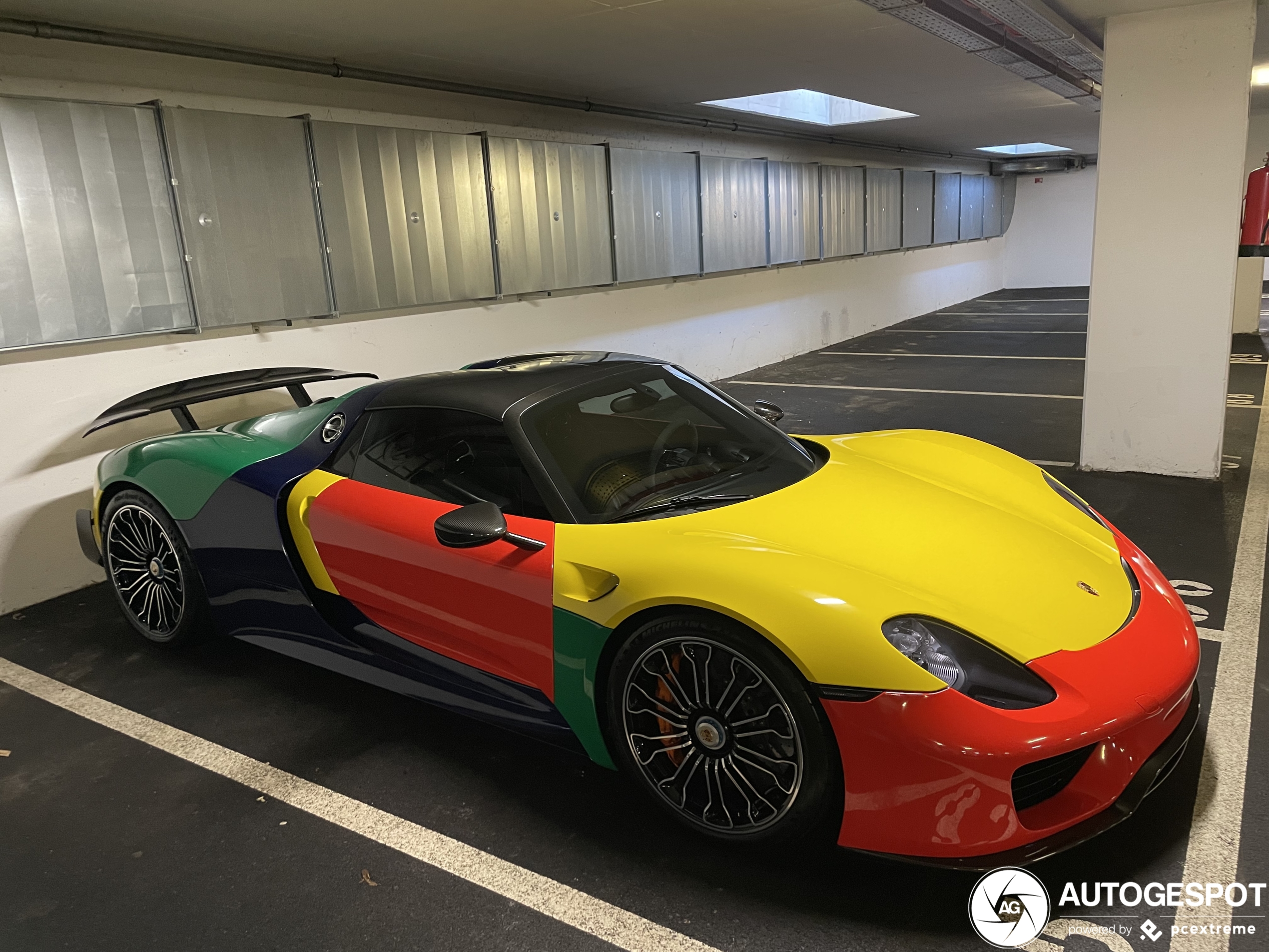 Porsche 918 Spyder Weissach Package