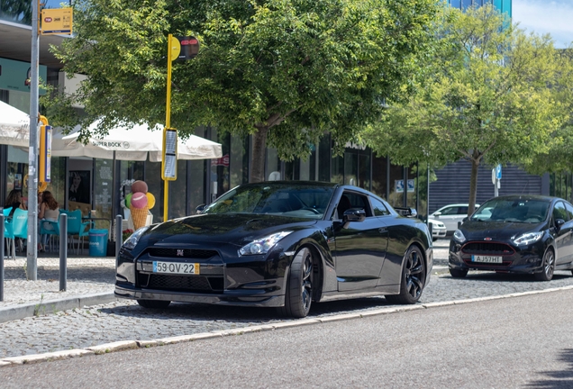 Nissan GT-R