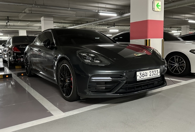 Porsche 971 Panamera Turbo