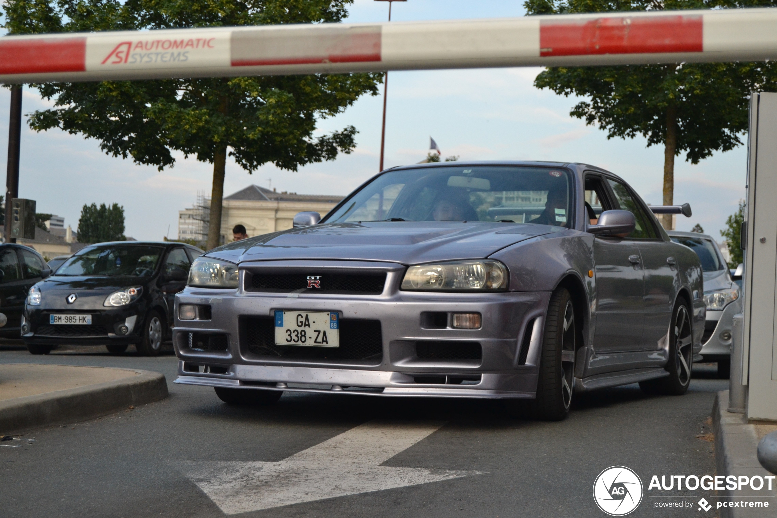 Nissan Skyline R34 Sedan