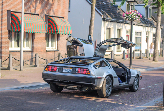 DeLorean DMC-12