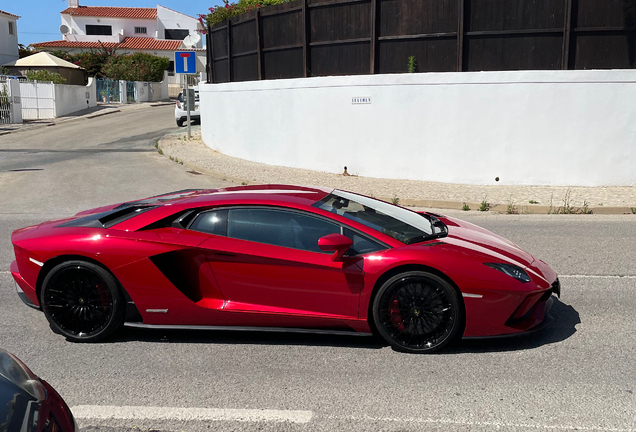 Lamborghini Aventador S LP740-4