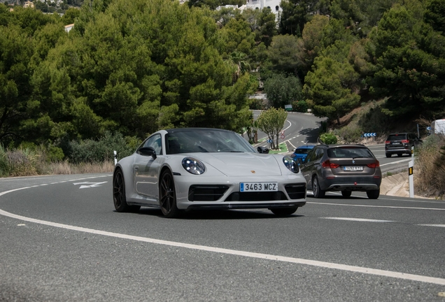 Porsche 992 Carrera 4 GTS