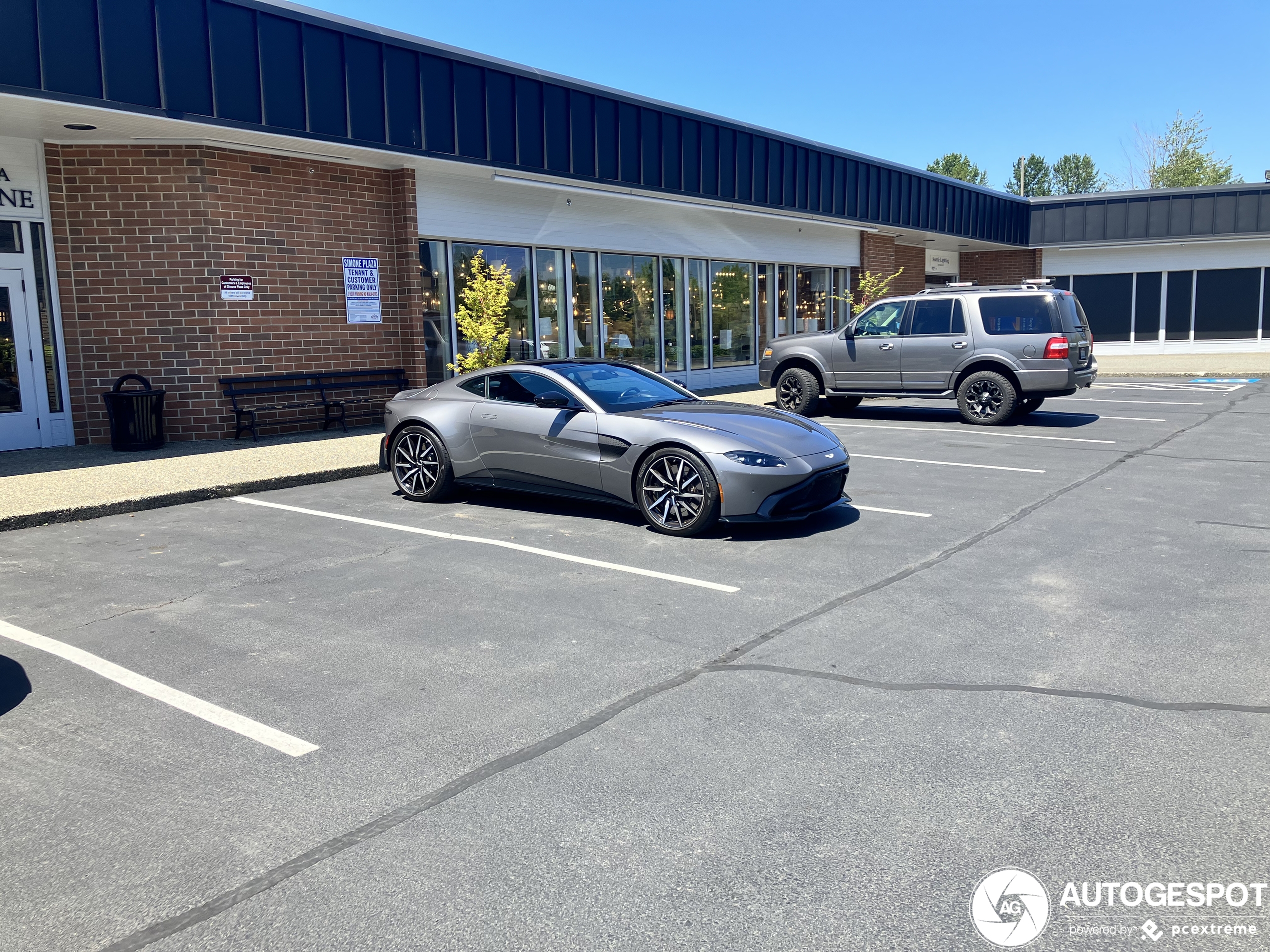 Aston Martin V8 Vantage 2018