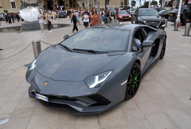 Lamborghini Aventador S LP740-4