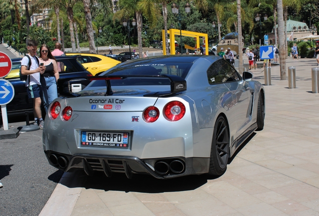 Nissan GT-R