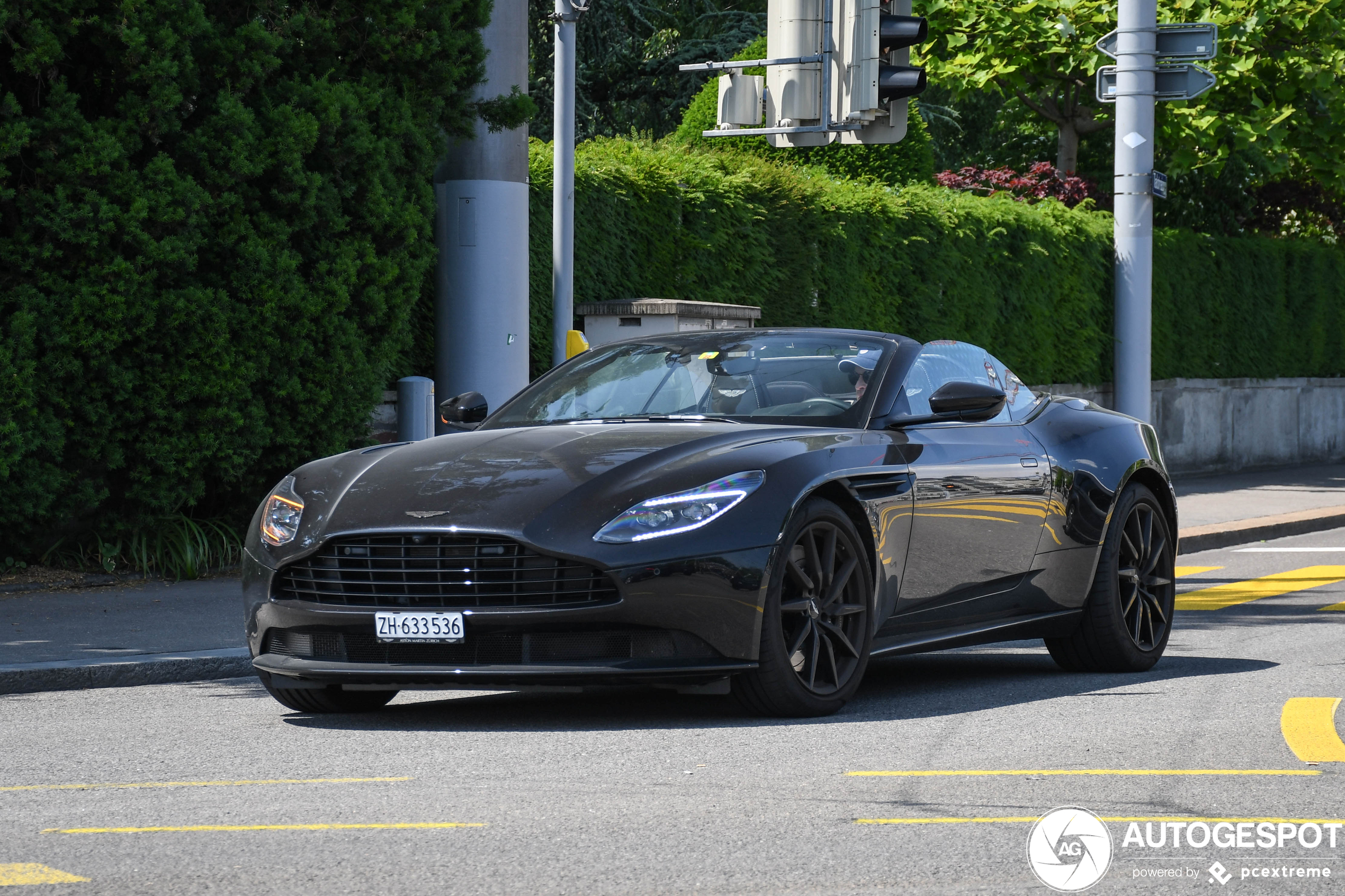 Aston Martin DB11 V8 Volante