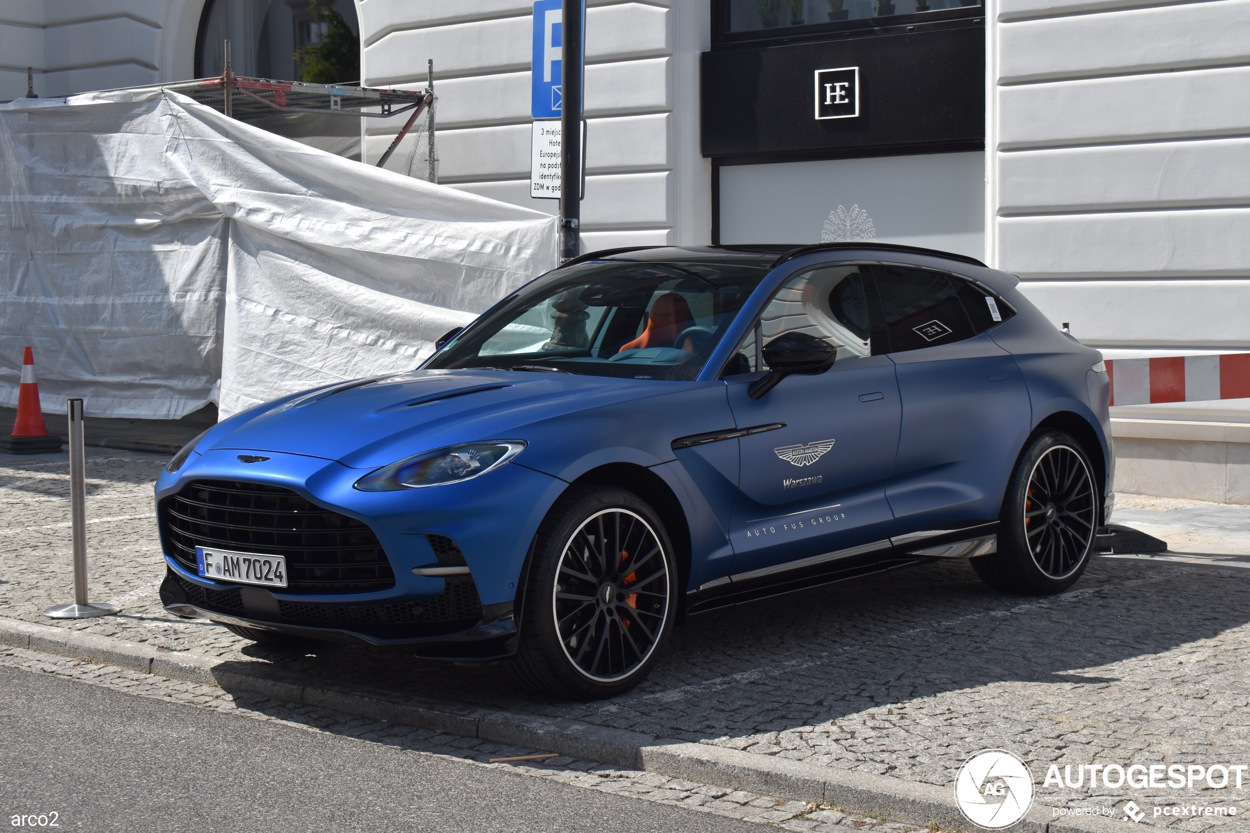 Aston Martin DBX707