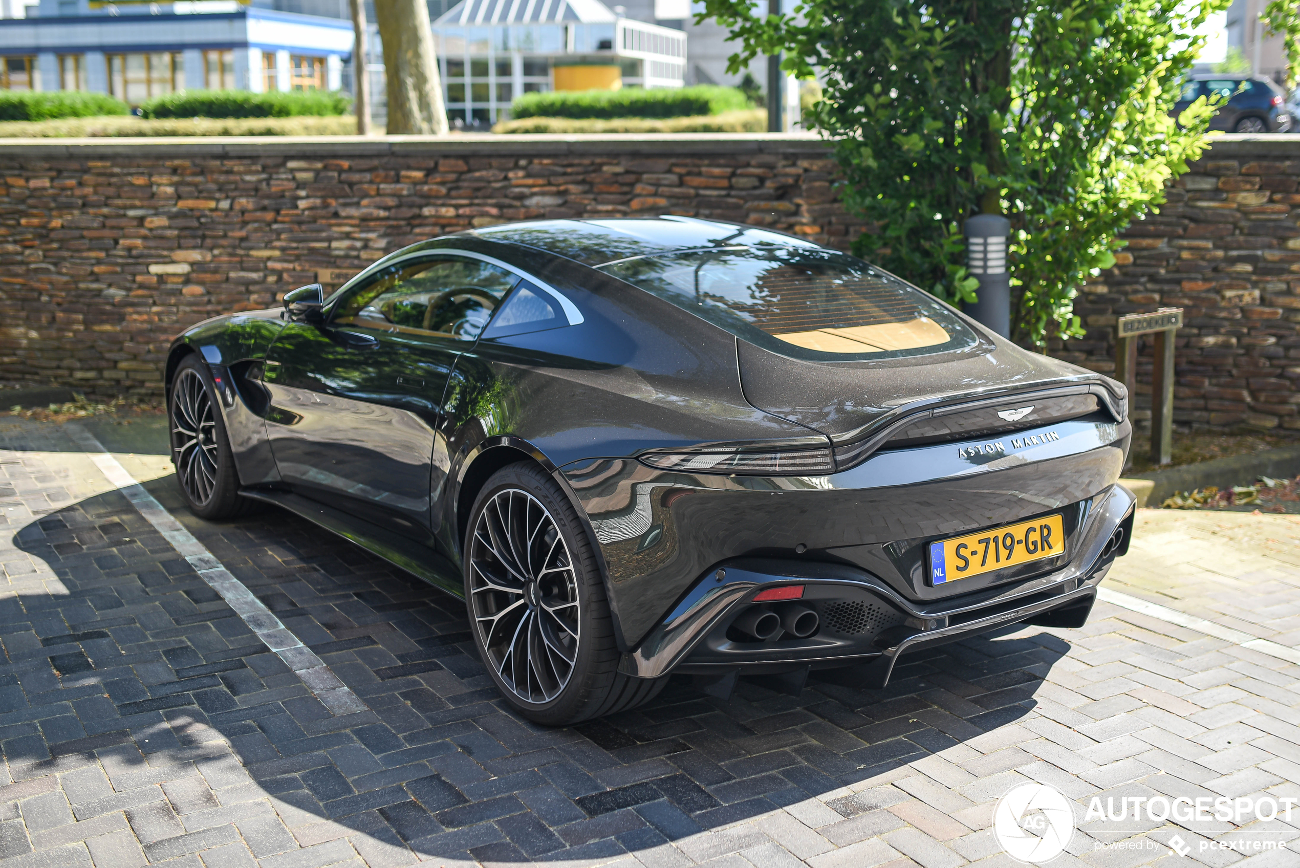 Aston Martin V8 Vantage 2018