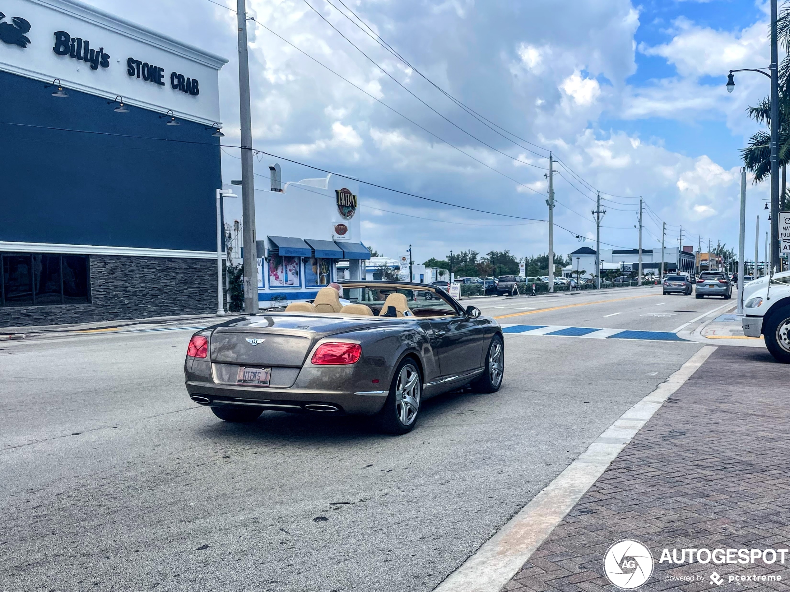 Bentley Continental GTC 2012