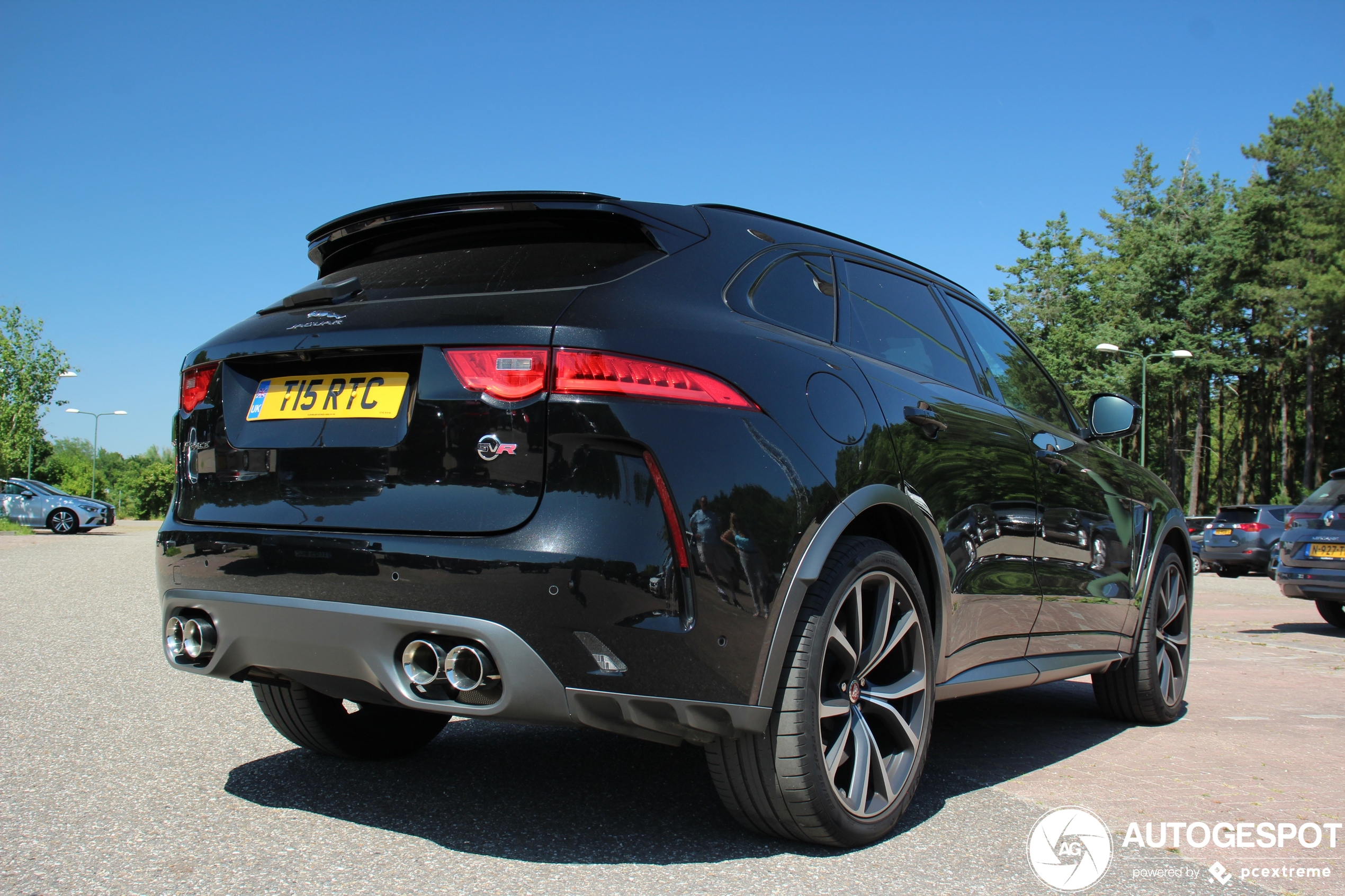 Jaguar F-PACE SVR