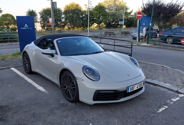 Porsche 992 Carrera 4S Cabriolet