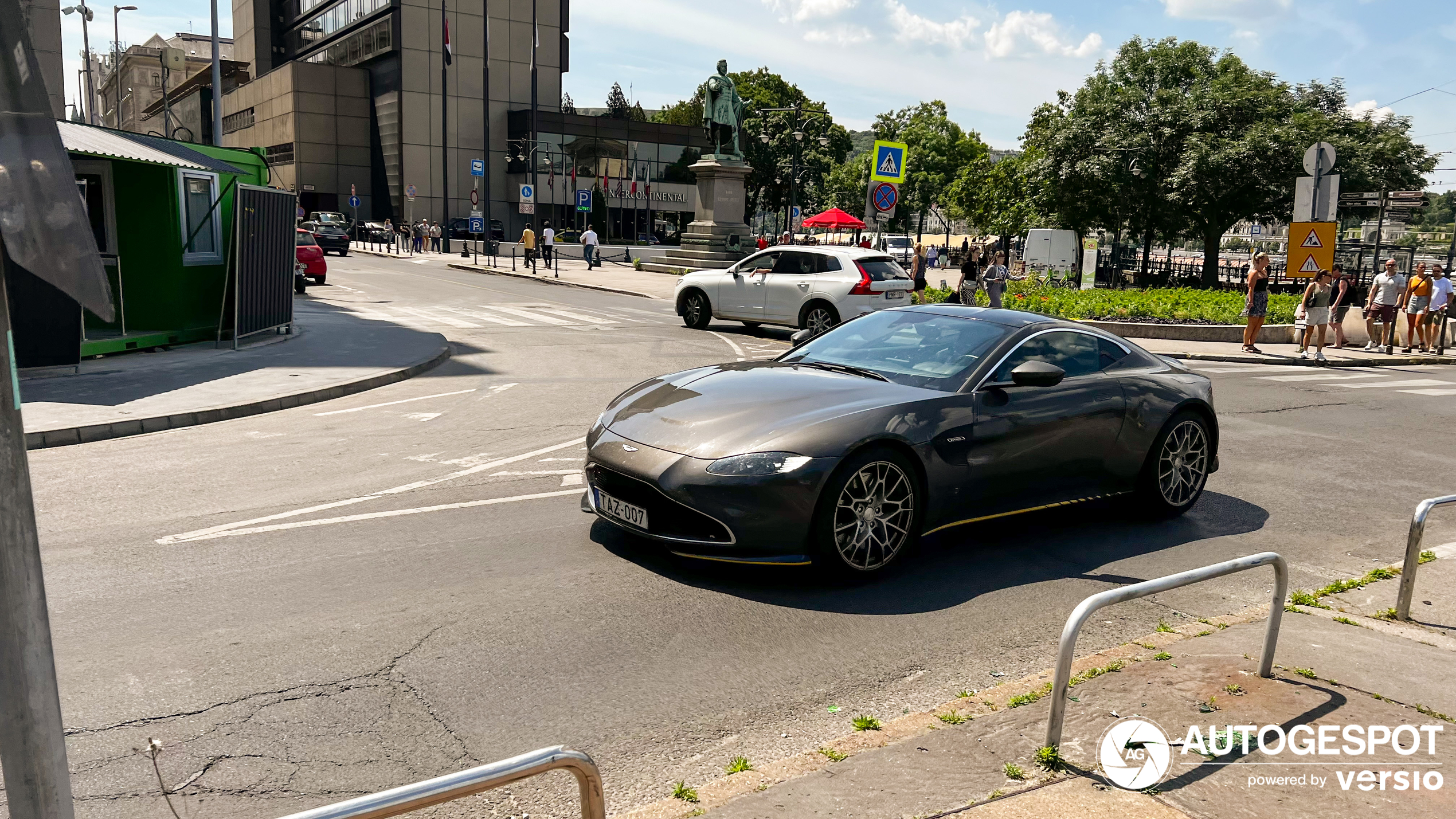 Aston Martin V8 Vantage 2021 007 Edition