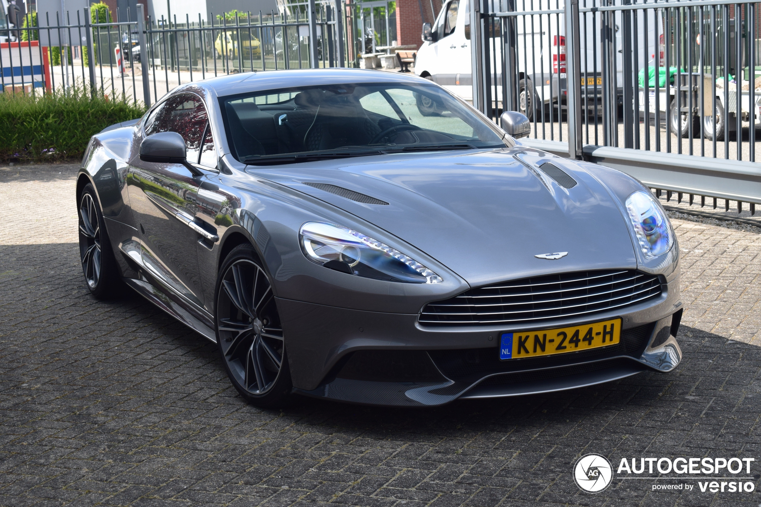 Aston Martin Vanquish 2013