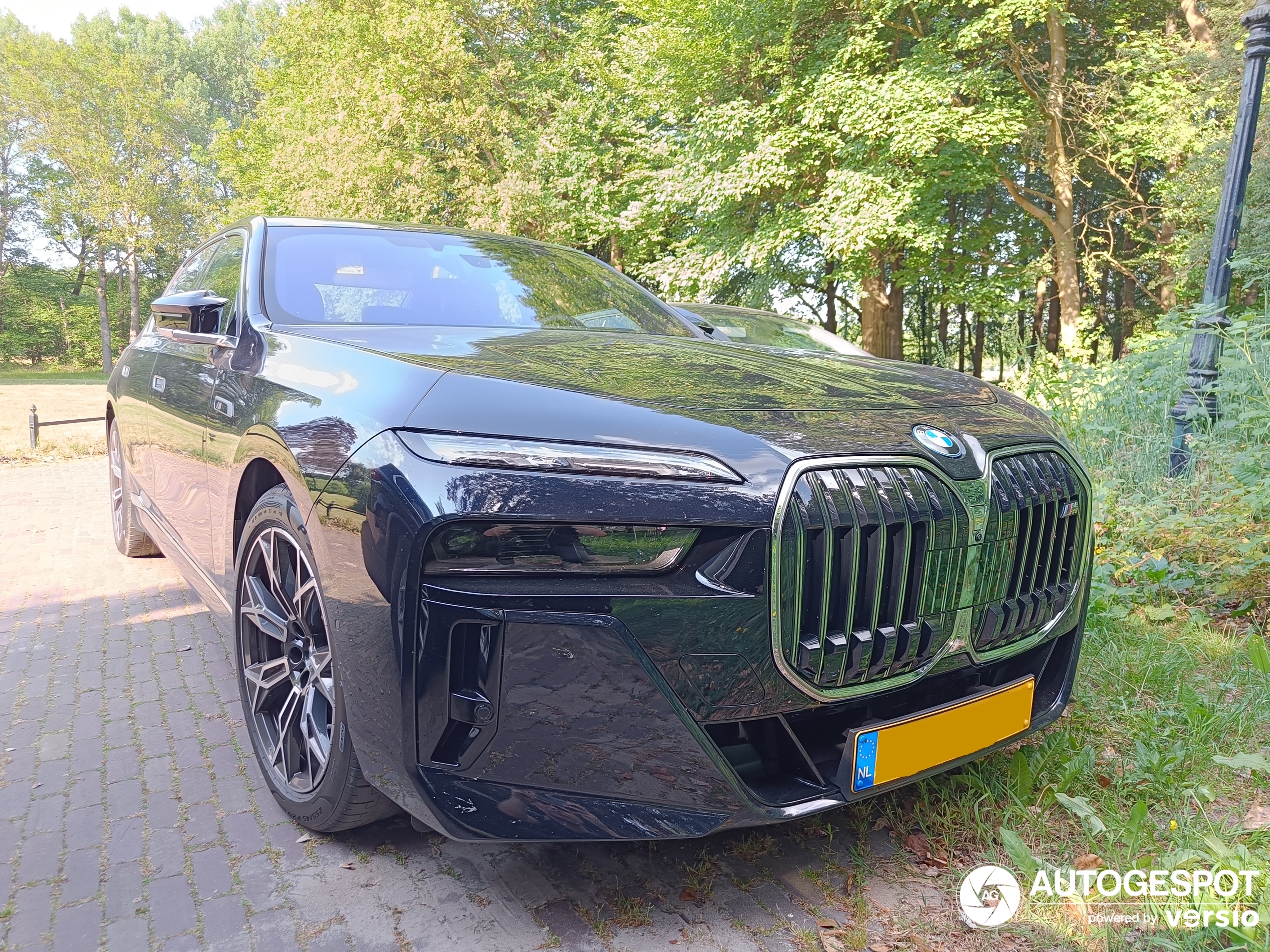 BMW M760e breekt met voorganger