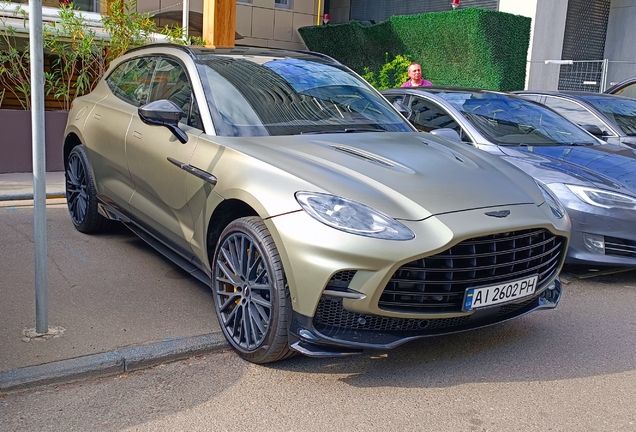 Aston Martin DBX707