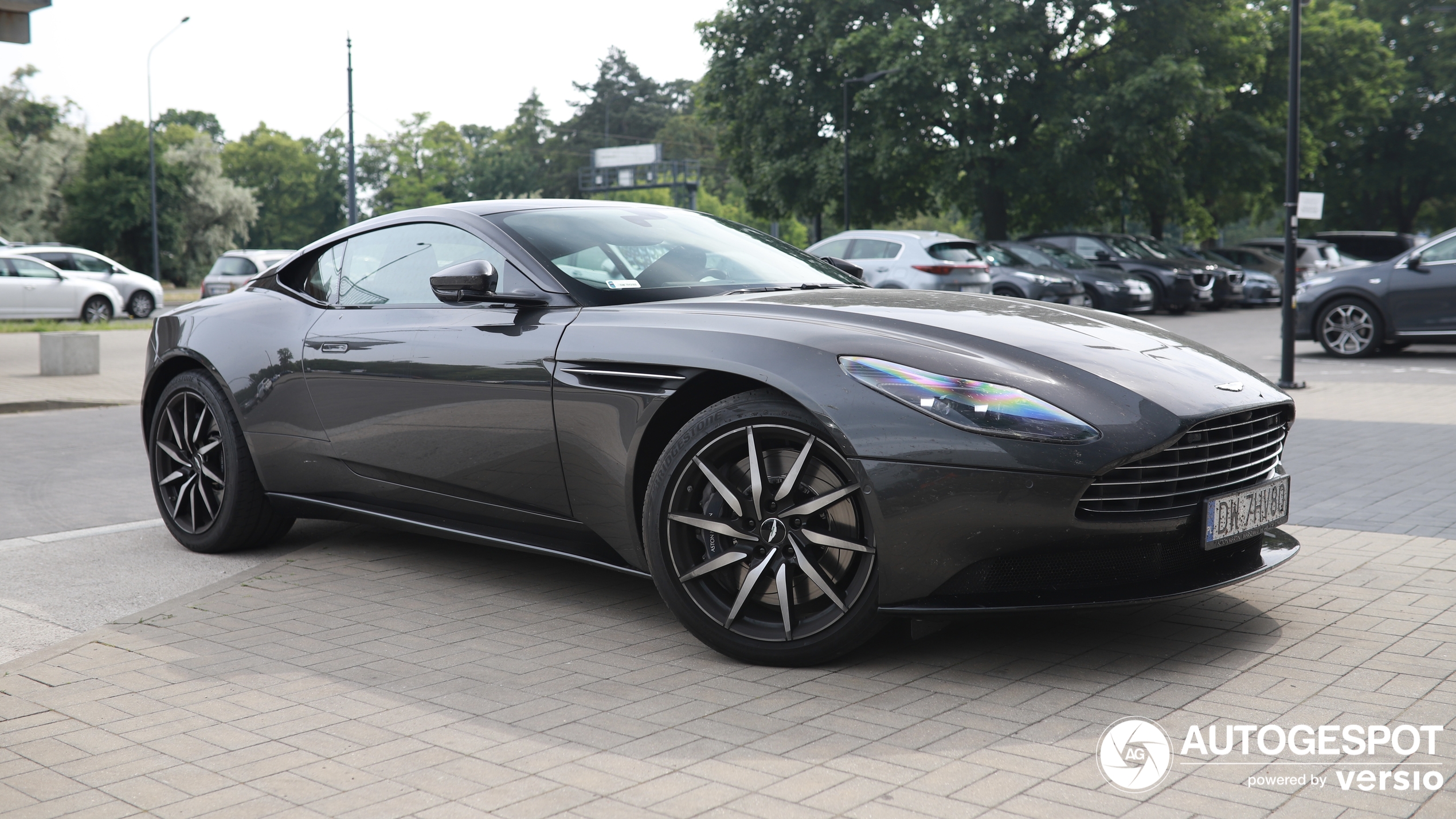 Aston Martin DB11 V8