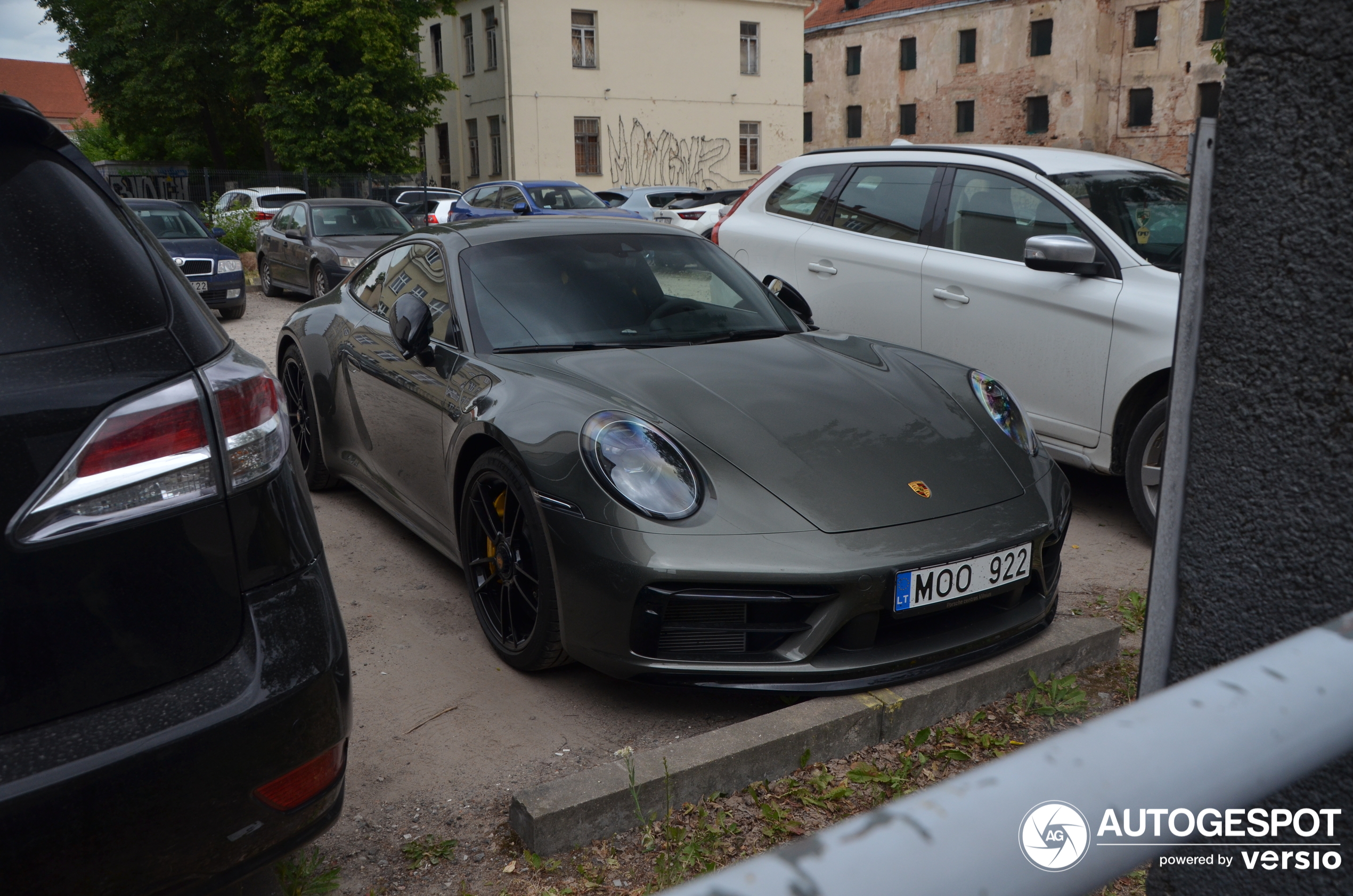 Porsche 992 Carrera 4 GTS