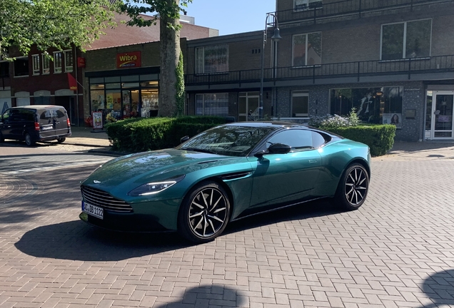 Aston Martin DB11