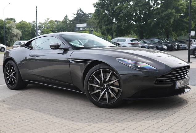 Aston Martin DB11 V8