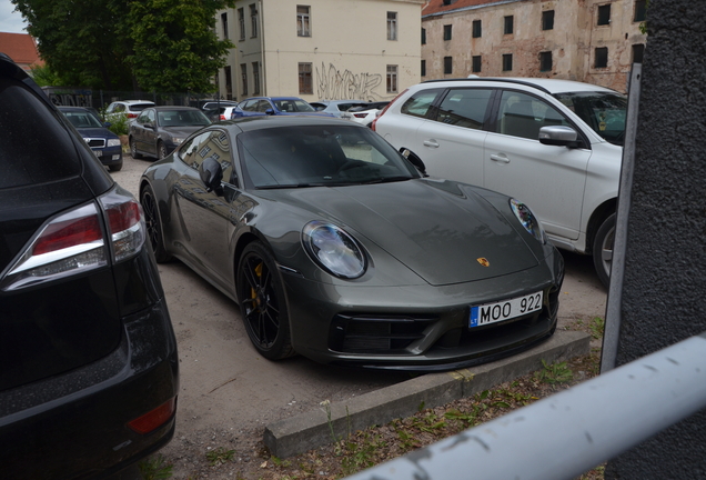 Porsche 992 Carrera 4 GTS