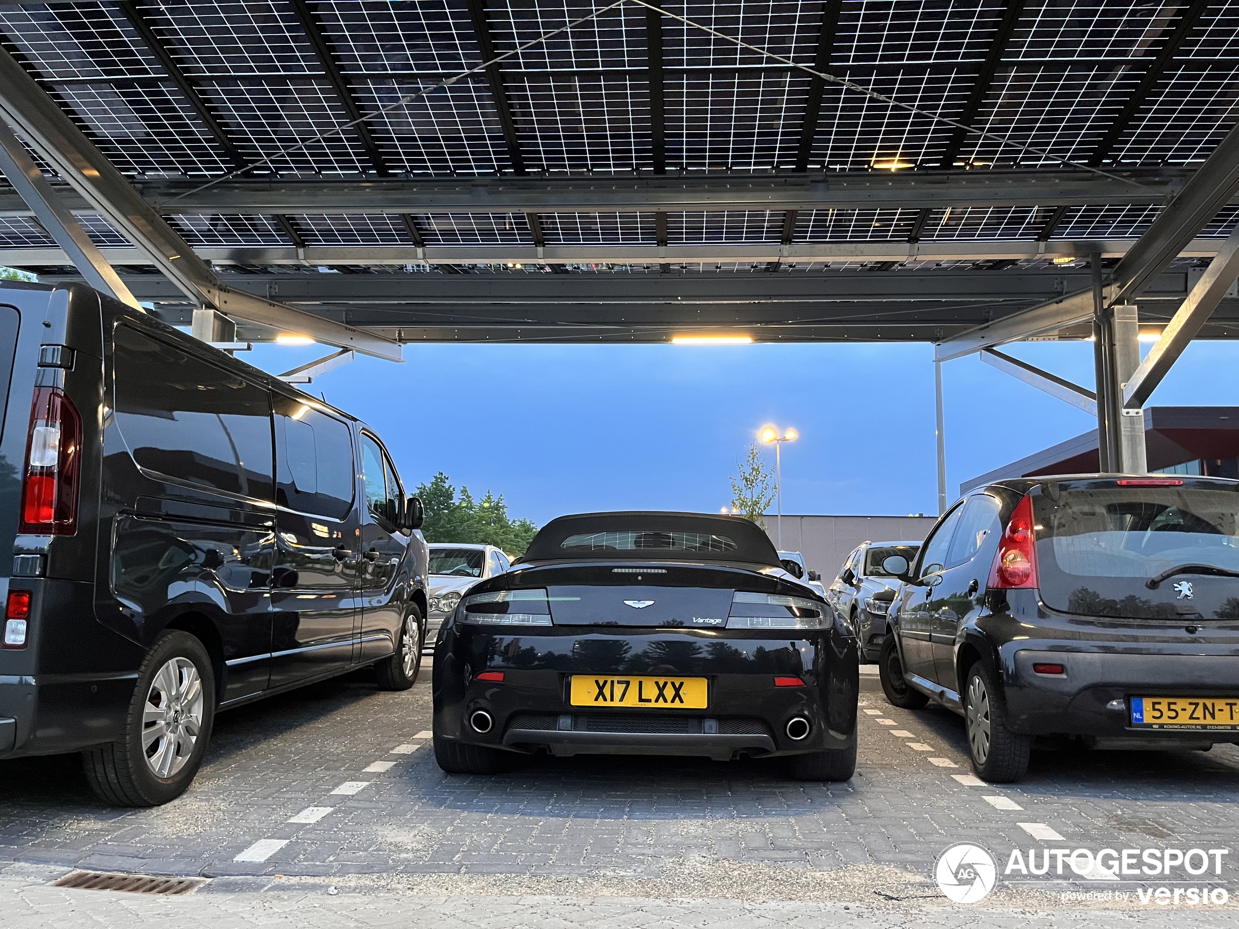 Aston Martin V8 Vantage Roadster