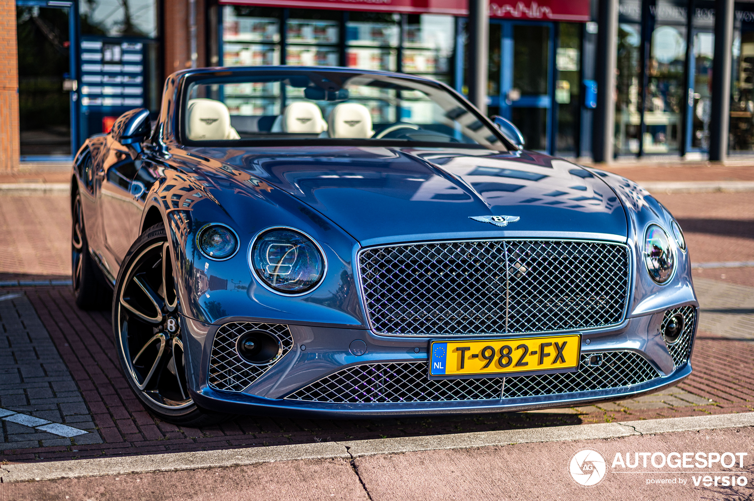 Bentley Continental GTC V8 Azure