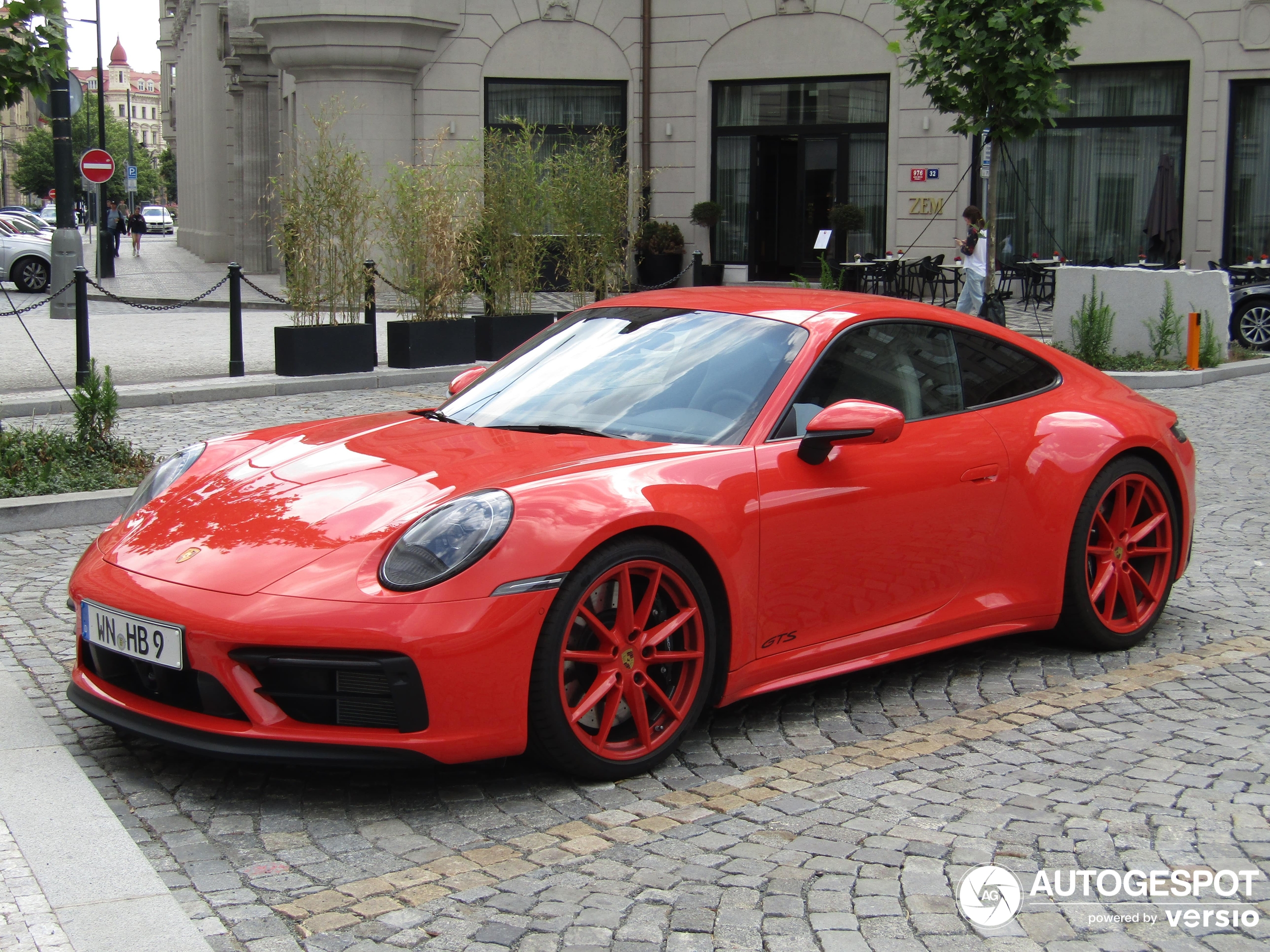 Porsche 992 Carrera 4 GTS