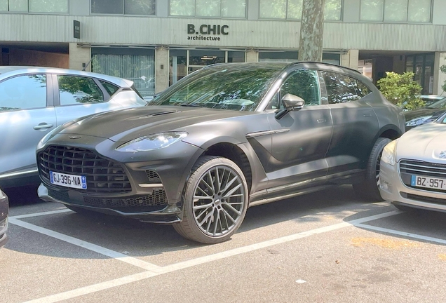 Aston Martin DBX707