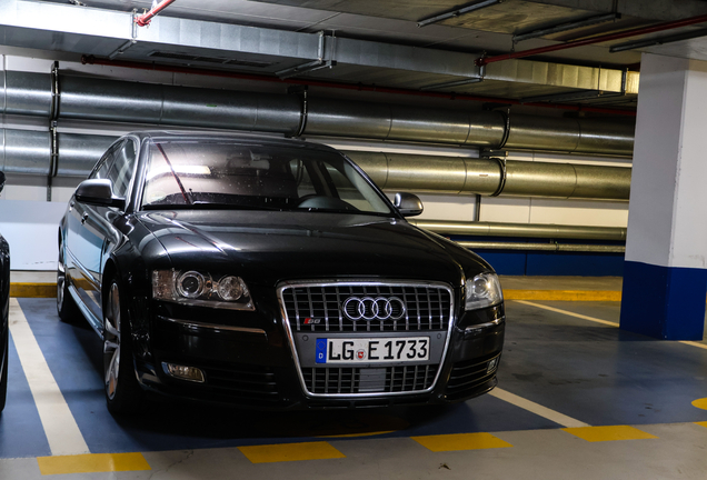 Audi S8 D3