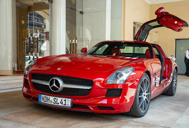 Mercedes-Benz SLS AMG